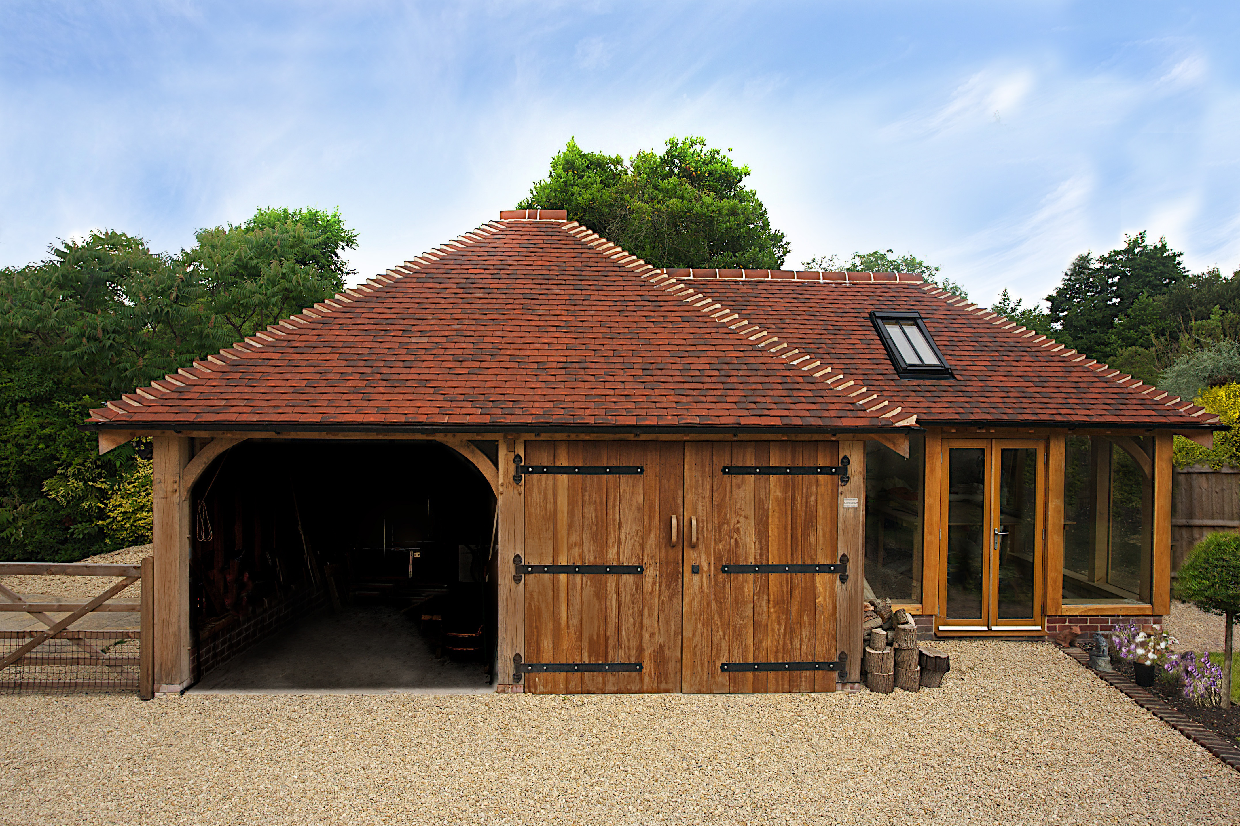 This multi-purpose outbuilding consists of a two-bay frame (K45) used as a garage and workshop area, and a bespoke frame with glazed elevations which is used as a craft studio.
